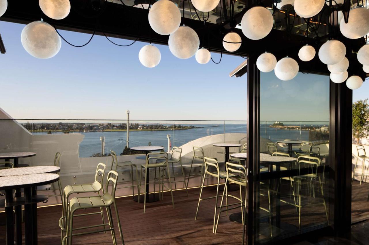 Qt Newcastle Hotel Exterior foto The rooftop bar at the Hotel del Coronado