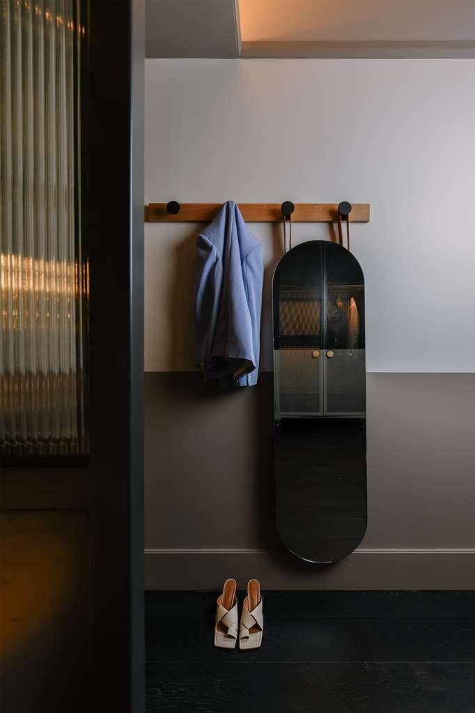Qt Newcastle Hotel Cameră foto A coat rack