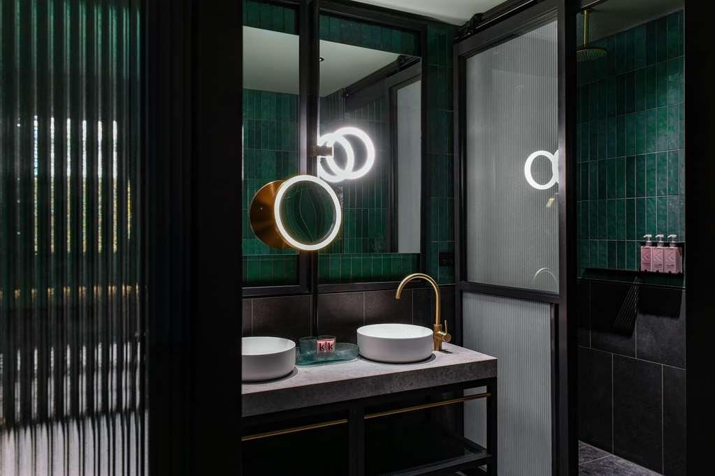 Qt Newcastle Hotel Exterior foto Bathroom