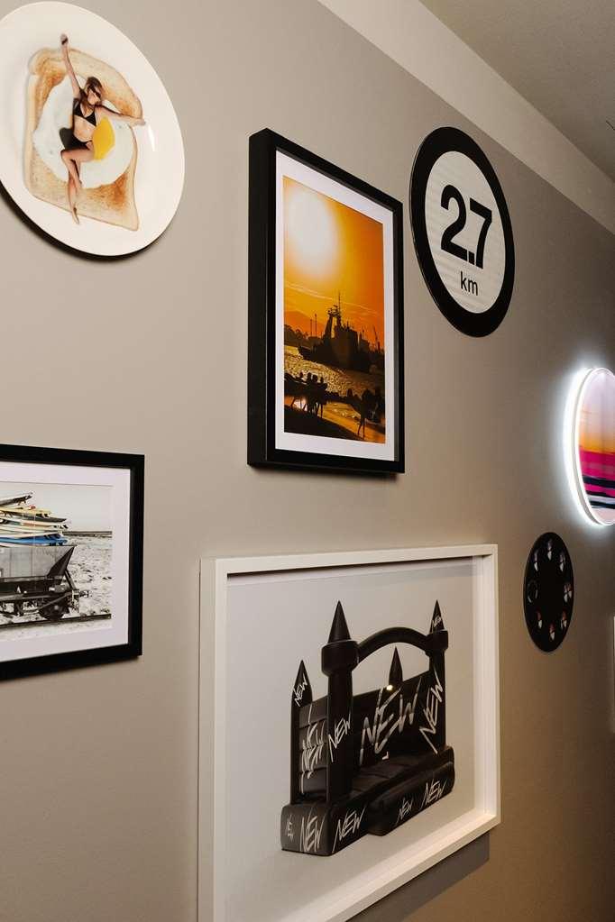 Qt Newcastle Hotel Facilități foto A selection of photographs by the artist